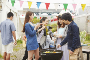 夏のBBQは暑さ対策が重要！快適に楽しむコツと涼しげなレシピを紹介 | Lounge CRIB（ラウンジクリブ）｜芝浦の貸切BBQパーティースペース
