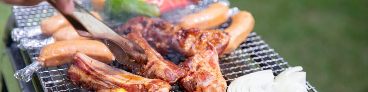 BBQでお肉を焼くイメージ