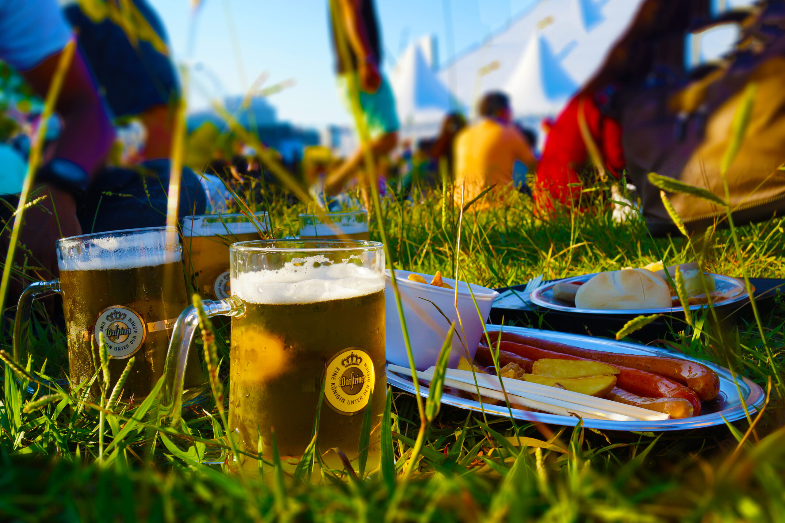 野外でのむビールのイメージ