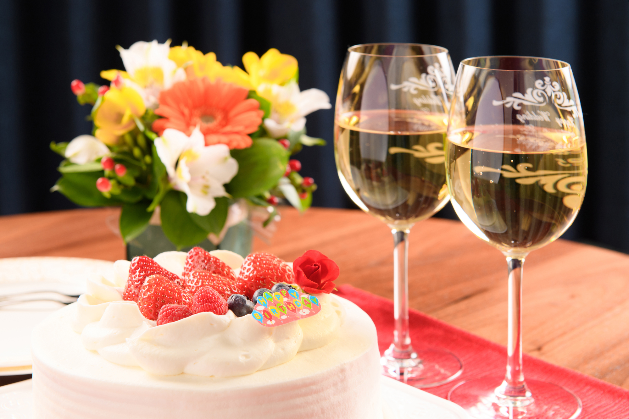 ワインと誕生日ケーキ