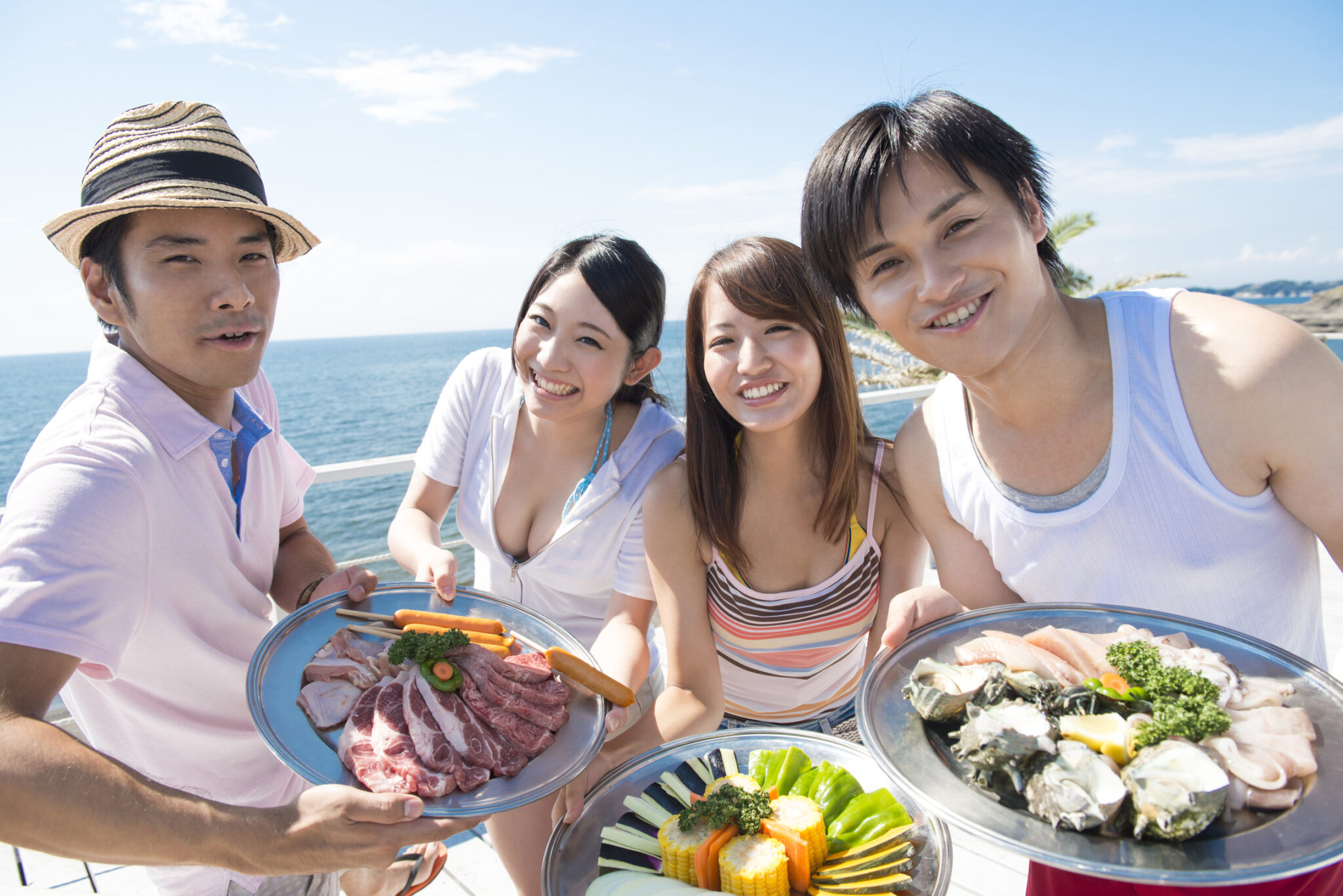 BBQを楽しむ若者