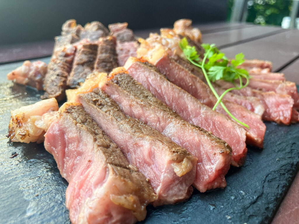 Premiere BBQコースのアンガス牛Tボーンステーキ