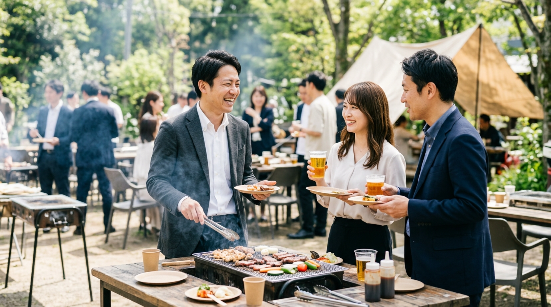 BBQを楽しむ会社員